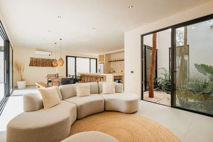 Casa Dalida dining area for 10 people with jungle views