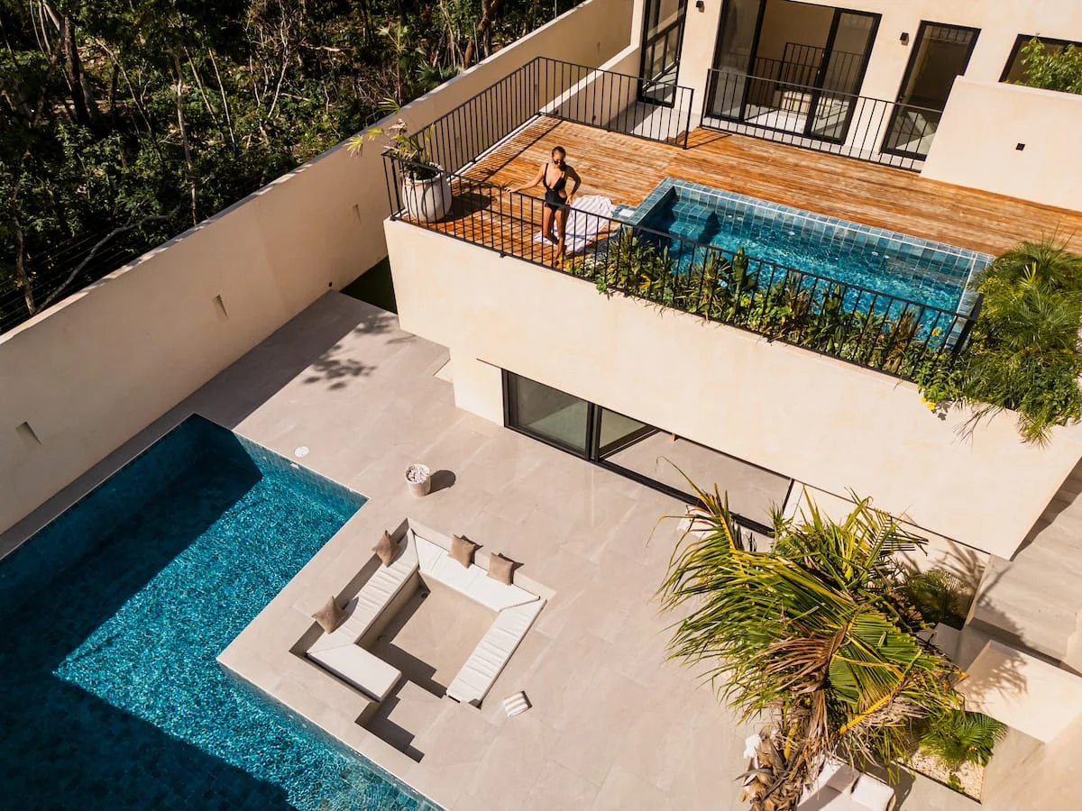 Casa Dalida pool and dining area