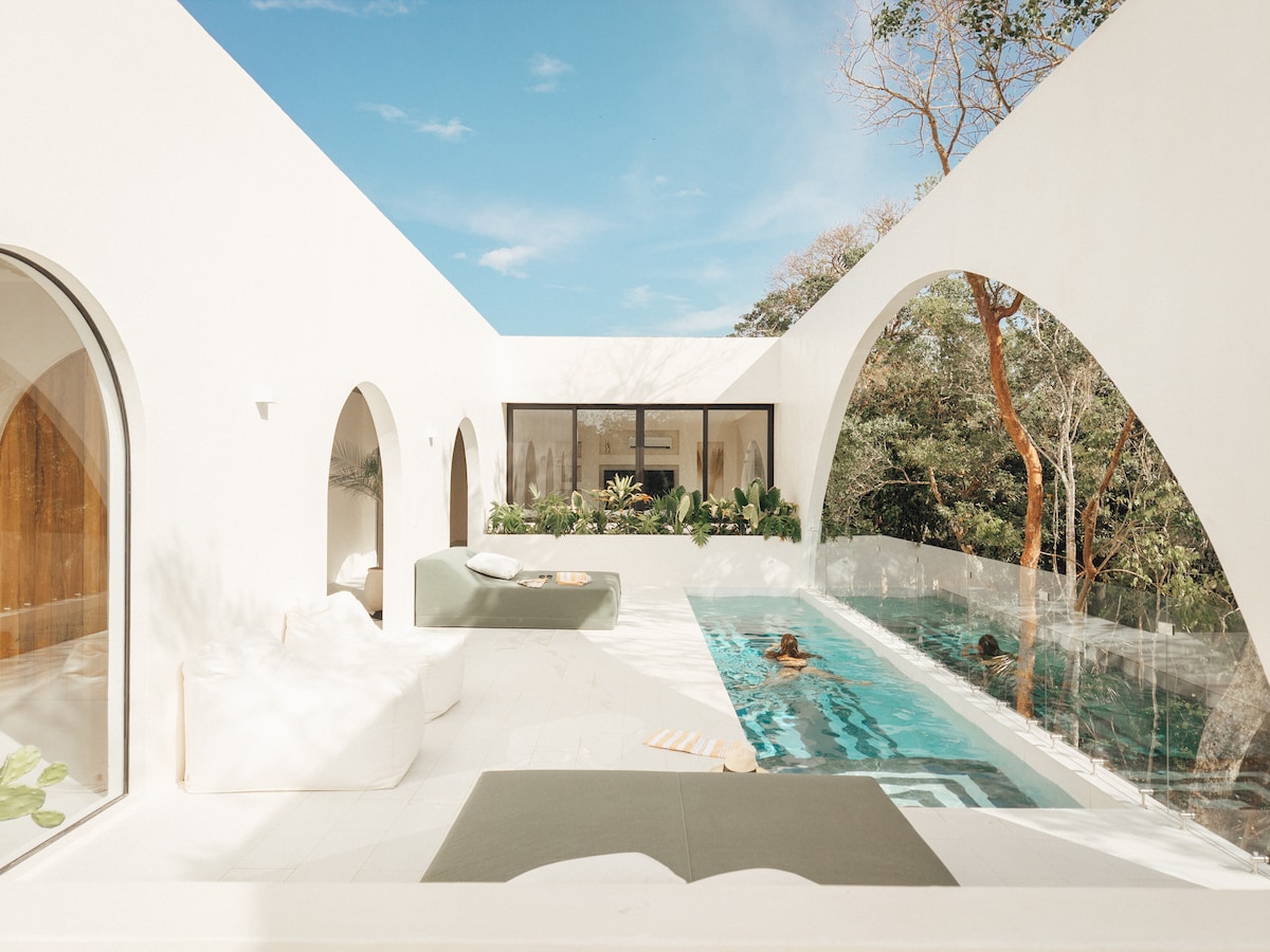 Casa Lancelot - Architectural 5-bedroom jungle villa with private pool