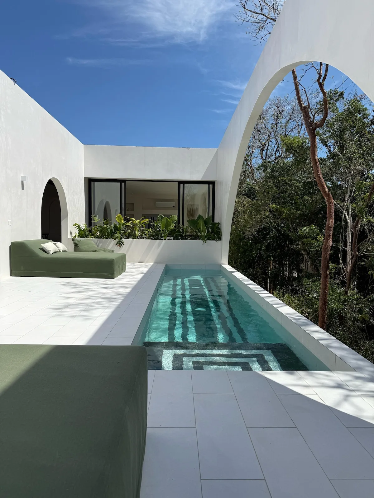 Casa Lancelot hanging net feature overlooking jungle